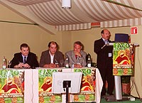 El Dr. García Marcos durante su ponencia