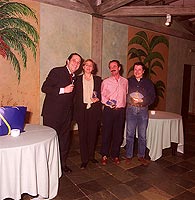 Representantes de Alcon, Allergan-Amo y el Dr. Poyales